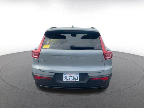 2024 Volvo XC40 CORE