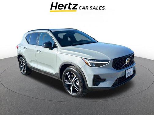 2024 Volvo XC40 CORE