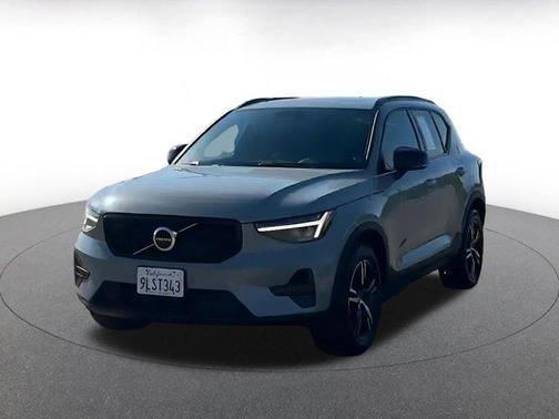 2024 Volvo XC40 CORE