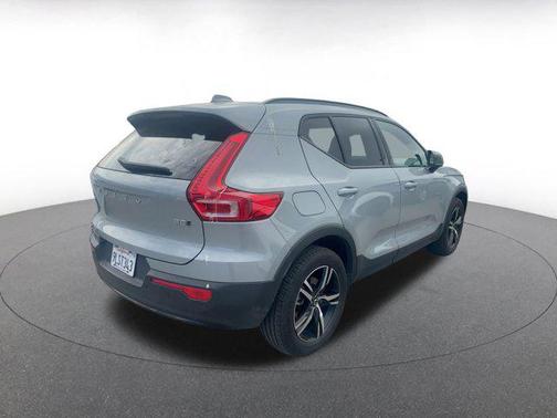 2024 Volvo XC40 CORE