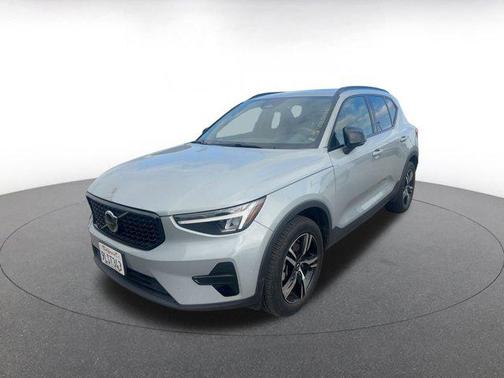 2024 Volvo XC40 CORE