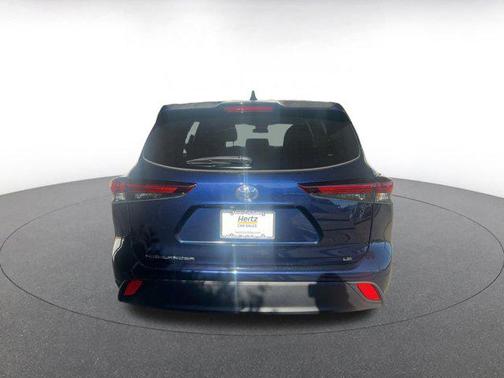 2025 Toyota Highlander LE