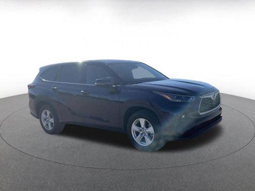 2025 Toyota Highlander LE