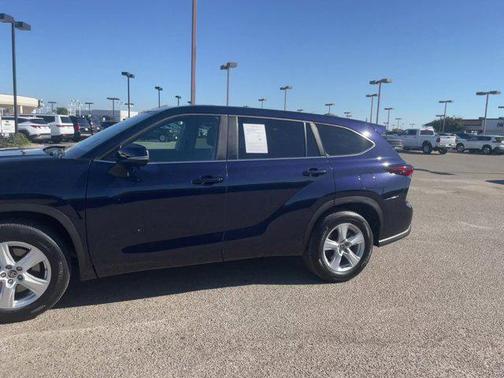 2025 Toyota Highlander LE