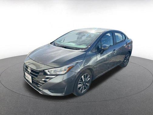 Gun Metallic 2025 Nissan Versa 1.6 SV