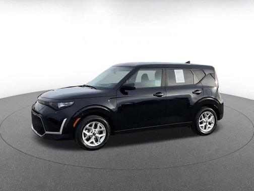 Fusion Black 2025 Kia Soul LX