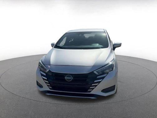 Brilliant Silver Metallic 2025 Nissan Versa 1.6 SV