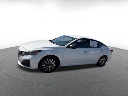 Glacier White 2025 Nissan Altima SV FWD