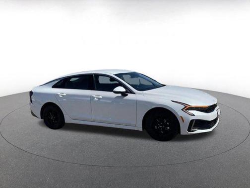 Snow White Pearl 2025 Kia K5 LXS