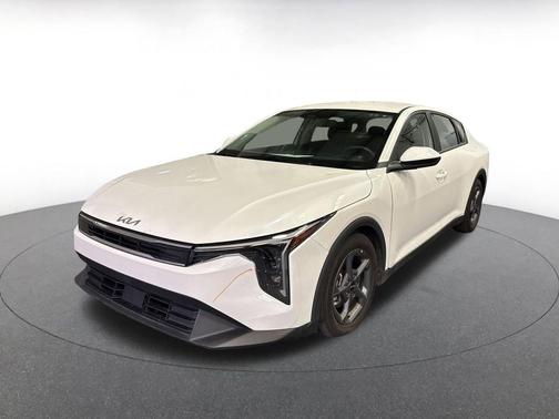 Snow White Pearl 2025 Kia K4 LXS