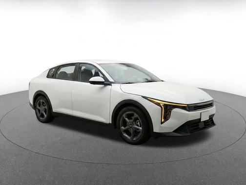 Snow White Pearl 2025 Kia K4 LXS