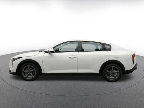 Snow White Pearl 2025 Kia K4 LXS