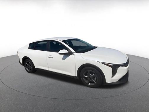 Snow White Pearl 2025 Kia K4 LXS