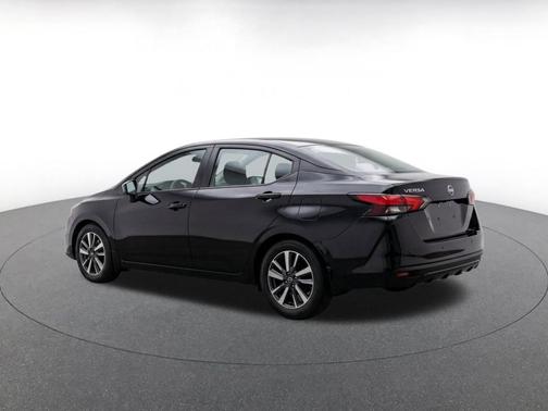 Super Black 2025 Nissan Versa 1.6 SV