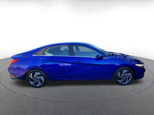 2025 Hyundai ELANTRA SEL