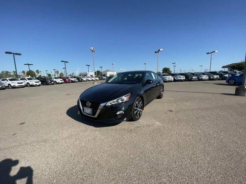 Photo 5 of 28 of 2020 Nissan Altima 2.5 Platinum