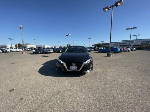Photo 3 of 28 of 2020 Nissan Altima 2.5 Platinum