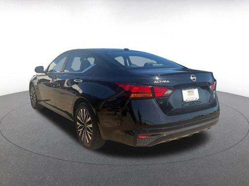 Super Black 2025 Nissan Altima SV FWD