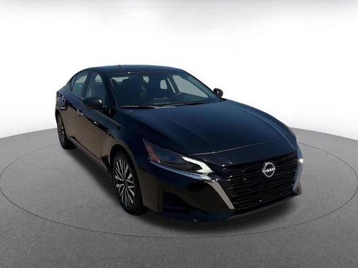 Super Black 2025 Nissan Altima SV FWD