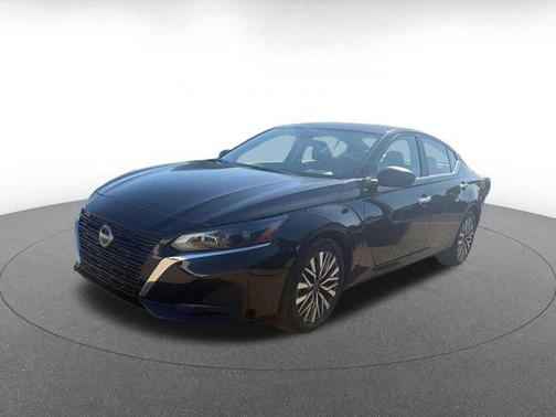 Super Black 2025 Nissan Altima SV FWD