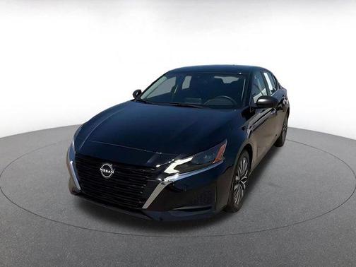 Super Black 2025 Nissan Altima SV FWD