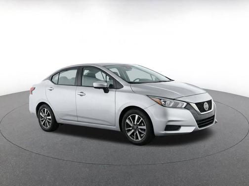 Brilliant Silver Metallic 2025 Nissan Versa 1.6 SV