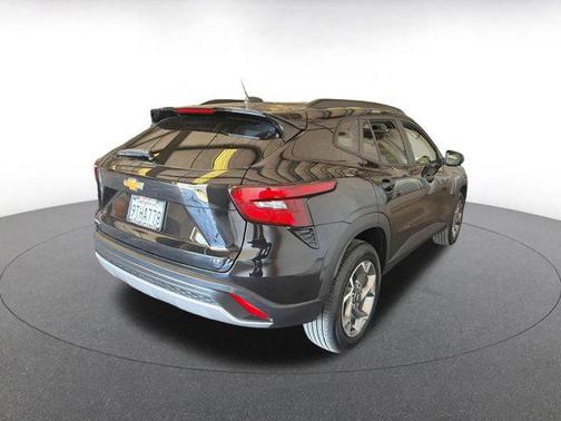 Mosaic Black Metallic 2025 Chevrolet Trax LT