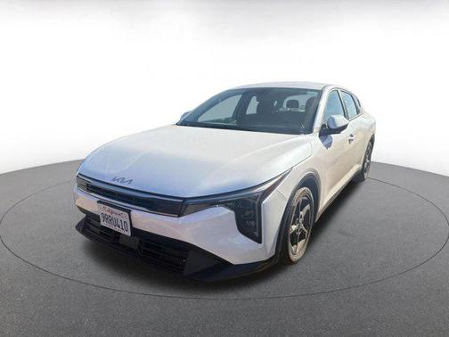 Snow White Pearl 2025 Kia K4 LXS