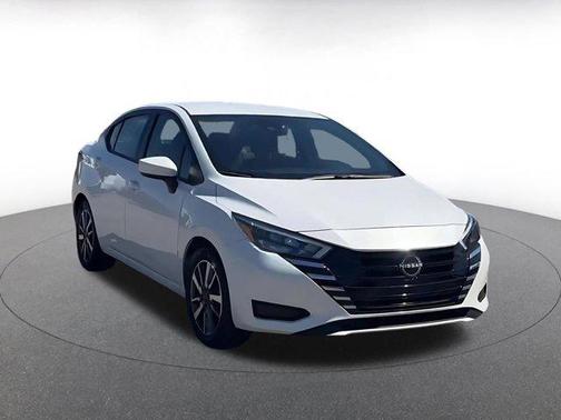 Aspen White Tricoat 2025 Nissan Versa 1.6 SV