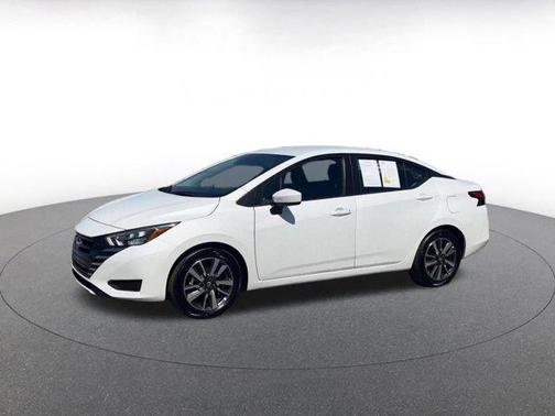 Aspen White Tricoat 2025 Nissan Versa 1.6 SV
