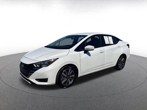 Aspen White Tricoat 2025 Nissan Versa 1.6 SV