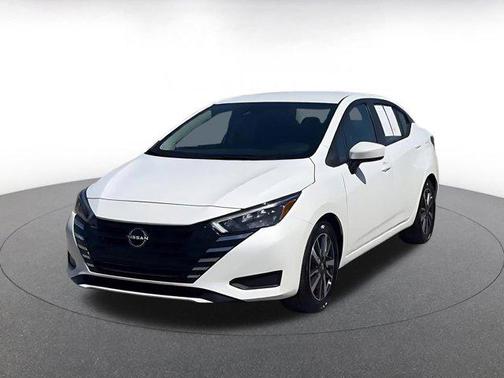 Aspen White Tricoat 2025 Nissan Versa 1.6 SV