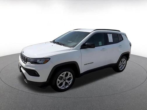 Bright White Clearcoat 2025 Jeep Compass Latitude