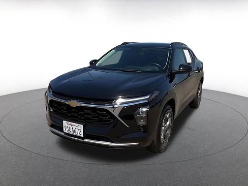 Mosaic Black Metallic 2025 Chevrolet Trax LT