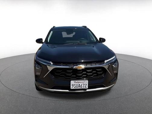 Mosaic Black Metallic 2025 Chevrolet Trax LT