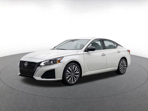 Pearl White Tricoat 2025 Nissan Altima SV FWD