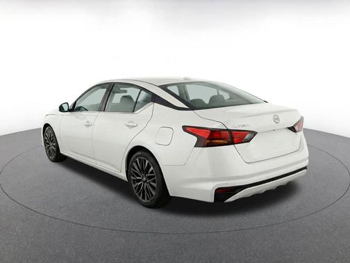 Pearl White Tricoat 2025 Nissan Altima SV FWD