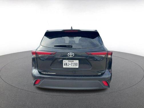 2025 Toyota Highlander LE
