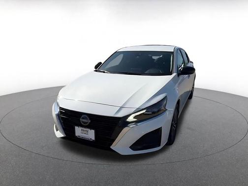 Glacier White 2025 Nissan Altima SV FWD
