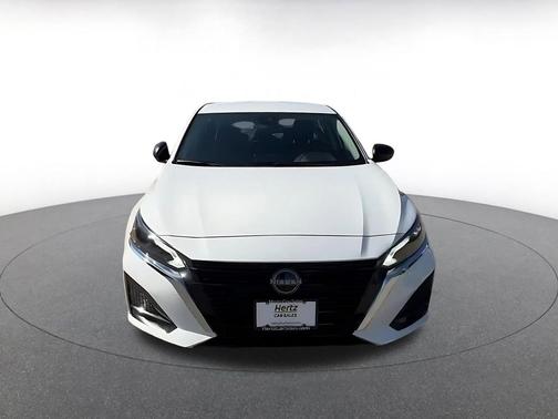 Glacier White 2025 Nissan Altima SV FWD