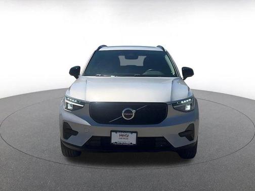 2024 Volvo XC40 CORE