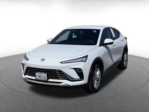 Summit White 2025 Buick Envista Preferred FWD