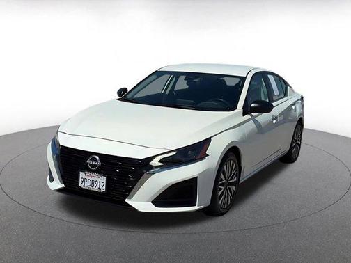 Glacier White 2025 Nissan Altima SV FWD