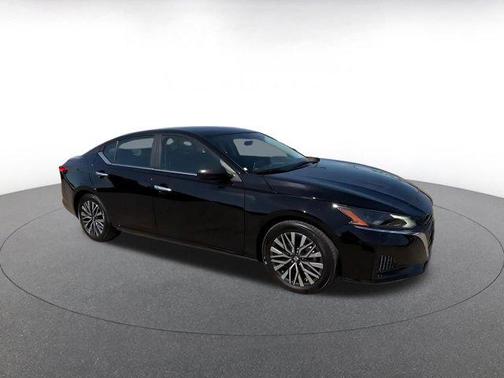 Super Black 2025 Nissan Altima SV FWD