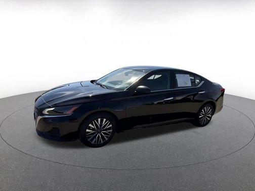 Super Black 2025 Nissan Altima SV FWD