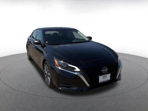 Super Black 2025 Nissan Altima SV FWD