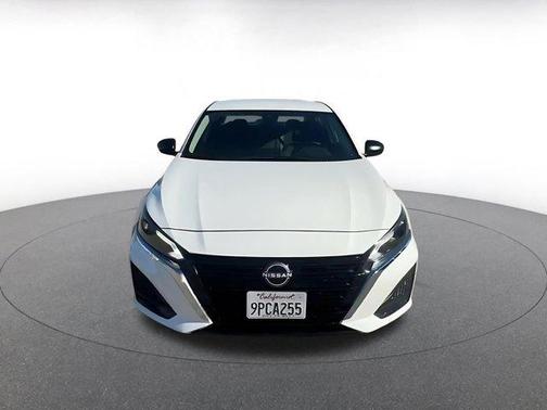 Glacier White 2025 Nissan Altima SV FWD