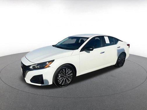 Glacier White 2025 Nissan Altima SV FWD