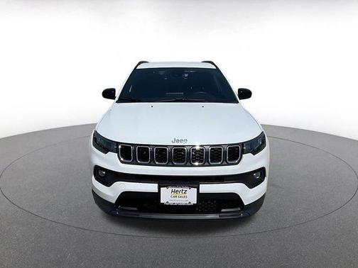 Bright White Clearcoat 2025 Jeep Compass Latitude