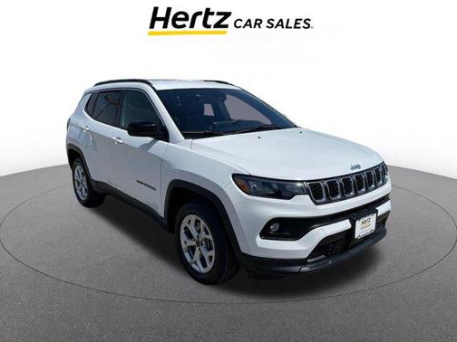 Bright White Clearcoat 2025 Jeep Compass Latitude